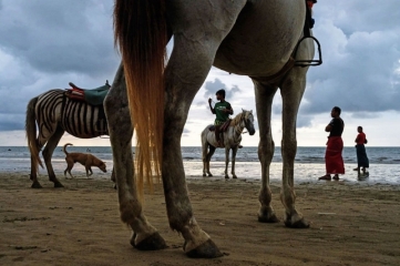 Народный выбор, Люди: 'Beach - Chaung Thar, Myanmar', автор: Maciej Dakowicz